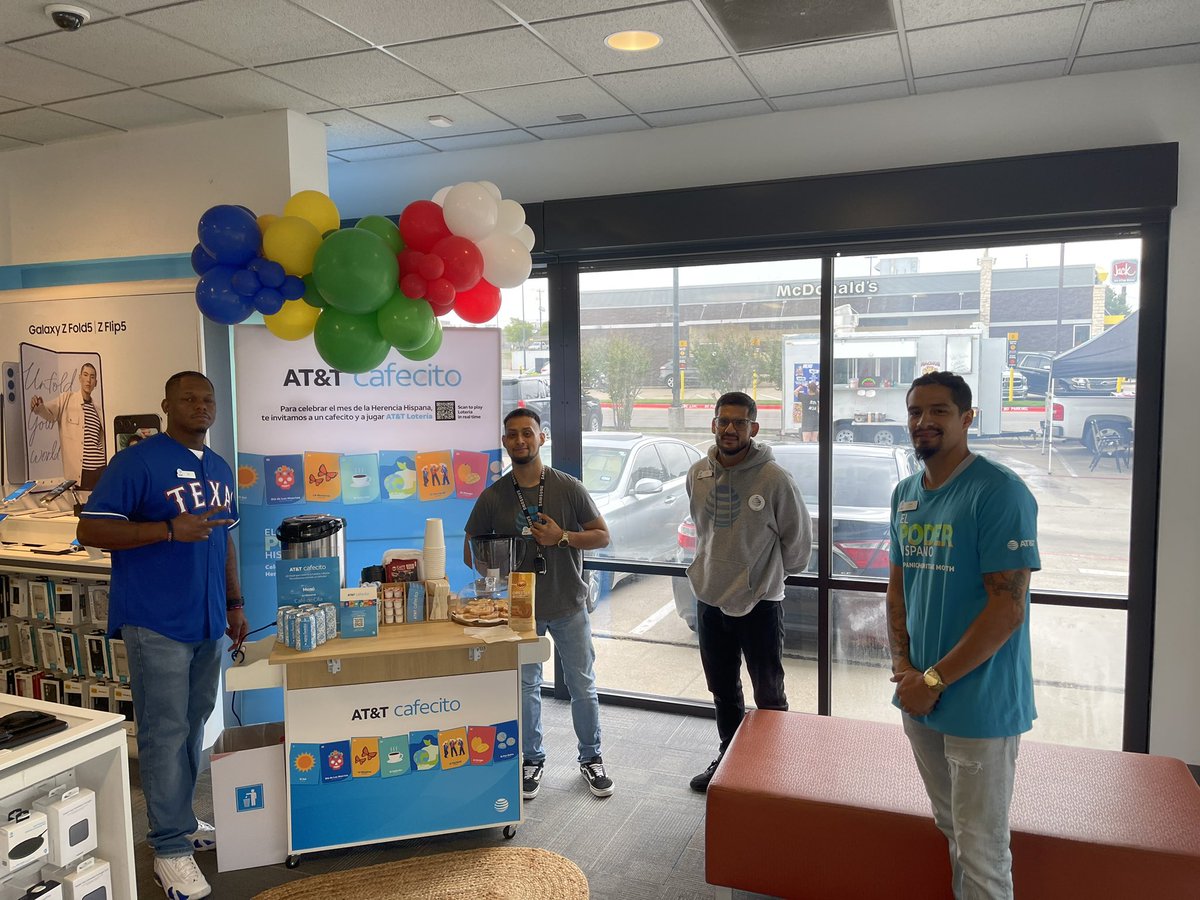There’s a Fiesta happening at Lake Worth! Swing by and grab some delicious coffee or tacos before or after your pre-order for the new iPhone and we’ll connect you with our fastest Fiber speeds at home while we’re at it! #att #Ntx #15DeSeptiembre @NTX_AprilR @JosieCastroGar1