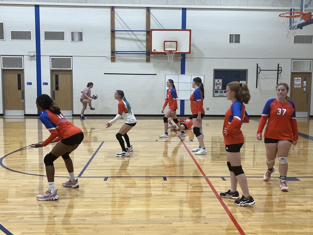 DanielsonMiddle's tweet photo. Volleyballers! #LiveSDMS https://t.co/c8YMLd2pPQ