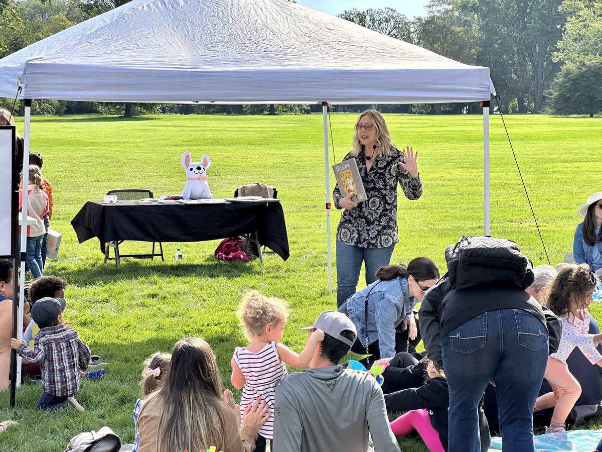 It was a picture perfect day to share stories at The Ford House’s Story Festival this morning! 📚