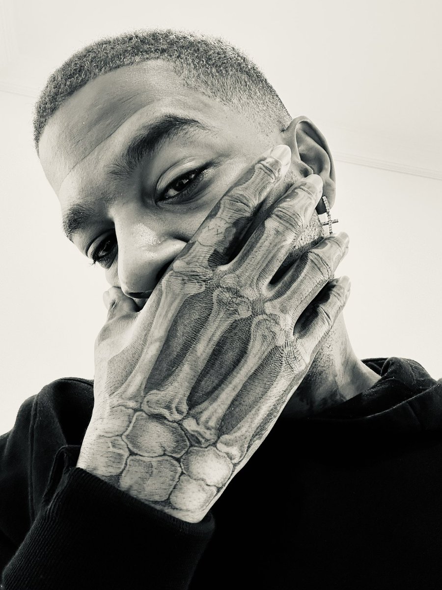 KiDCuDi's tweet photo. New ink by Dr Woo 😮‍💨😮‍💨😮‍💨😮‍💨

🩻 Skeleton Hand Man https://t.co/Npt8341wCN