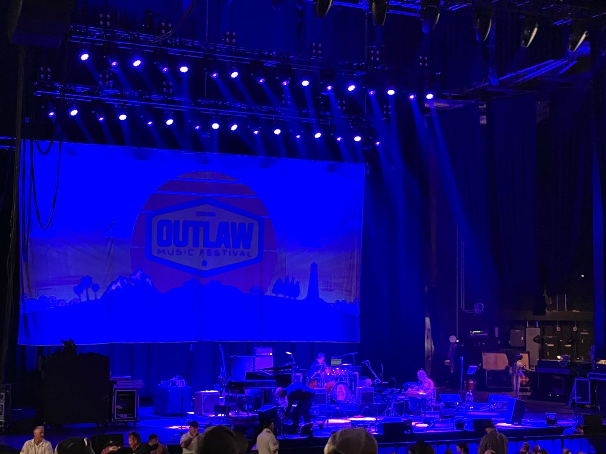 WEIR in😉 ✌🏼❤️🎼
#OutlawMusicFestival 
⁦@AugustWest420⁩ 
⁦@TheRealKindJim⁩