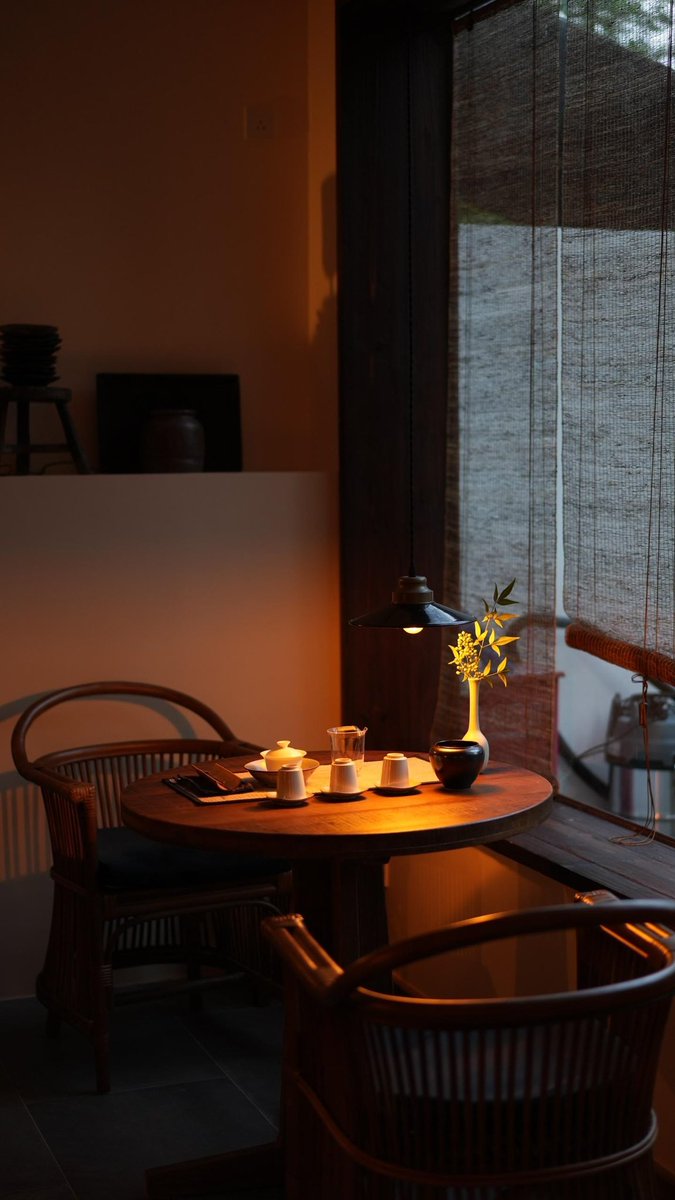 morimatea's tweet photo. The teahouse is a haven of peace and tranquillity.
.
.
.
#tearoom #teacorner #quietplace #cozytime #tealoversunite #teaclub #teaaddiction #perfectplace #meditatedaily #artistic #aesthetic #lightart #artgallery #originalart #slowlifestyle #lifeway #zentea #incenselore #morimatea https://t.co/xwnNhRobFG