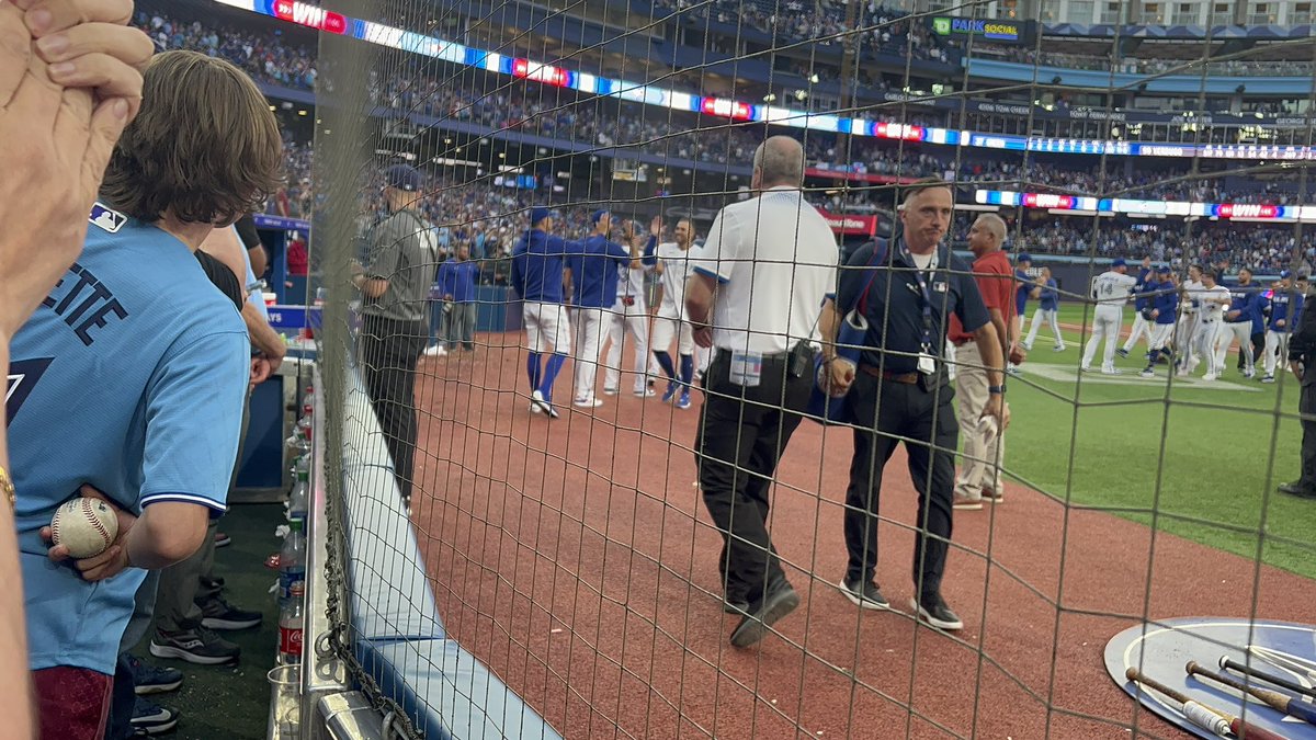 jefffeiner's tweet photo. That was some baseball game. @BlueJays https://t.co/cyS06nsoJu