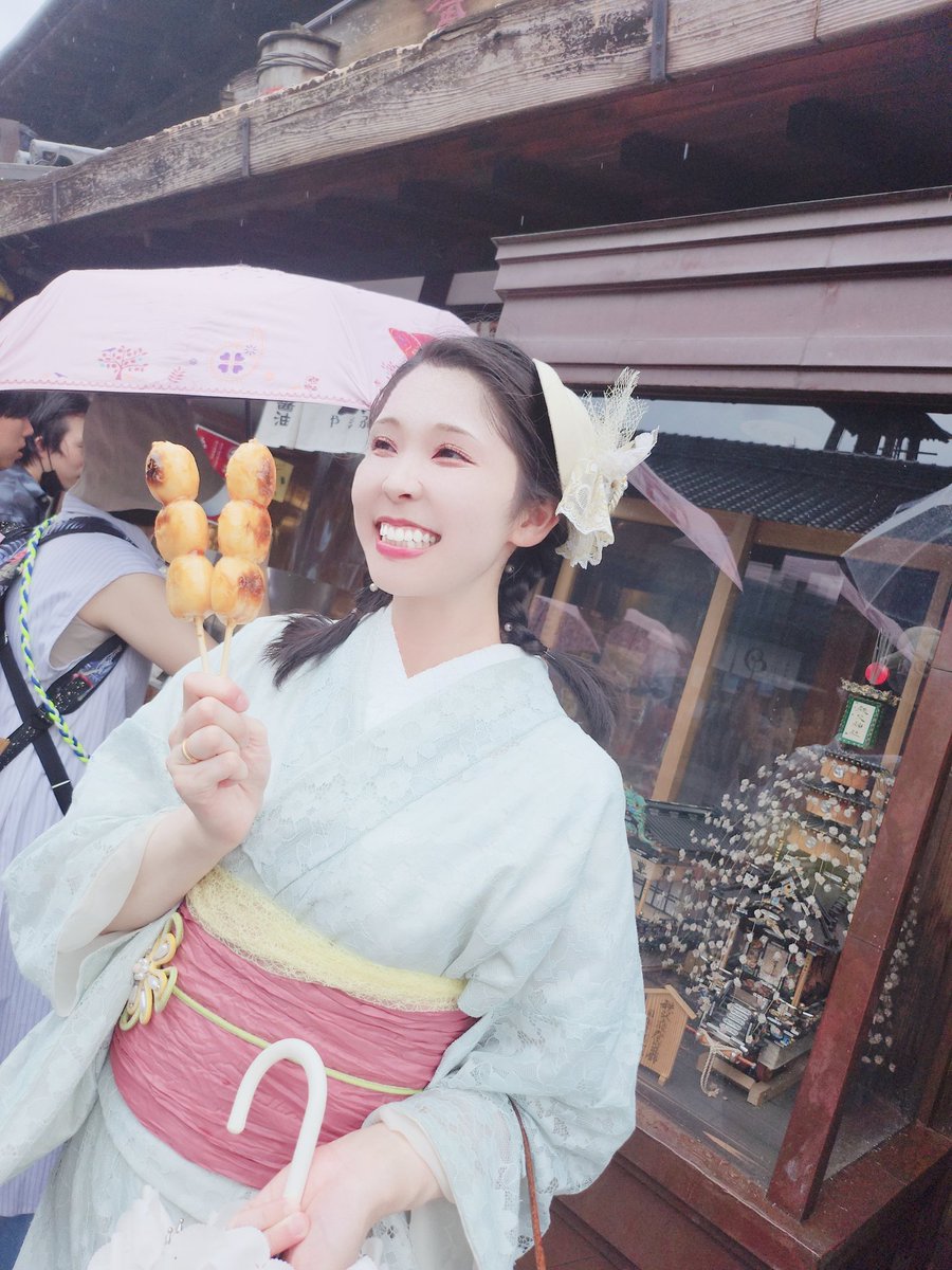 My_sister366's tweet photo. ふたりで人生初めての食べ歩きをしたら、大雨に出会って濡れたけどちょー楽しかった川越〜！大雨じゃなくてニュースになるゲリラ豪雨だったらしいけど🥰まりごんの浴衣が可愛すぎた🫰🫰🫰 https://t.co/jpeONlnaXM