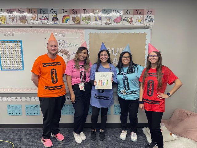 EvaPCFISD's tweet photo. My favorite crayons!! 🖍️🖍️🖍️🖍️🖍️ @hickey_becca @_lindsayking_ @mlperez22 @vmberrios13  #FirstGrade @FelderTamera @CarrieAnneEd https://t.co/PRVt73T20Y