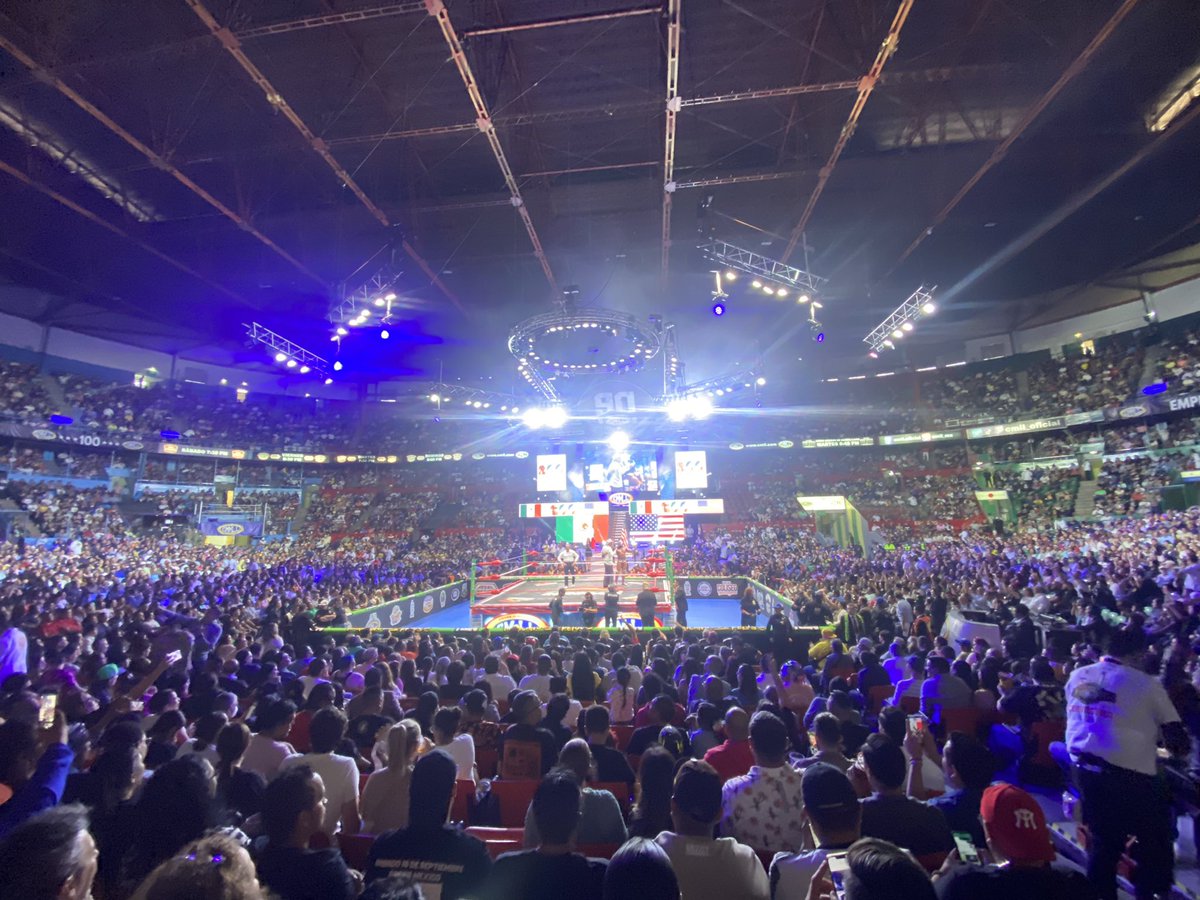 mas_lucha's tweet photo. Así luce la Arena México en la función del #90AniversarioCMLL 🙌🏼 https://t.co/yDcoT3OGBn
