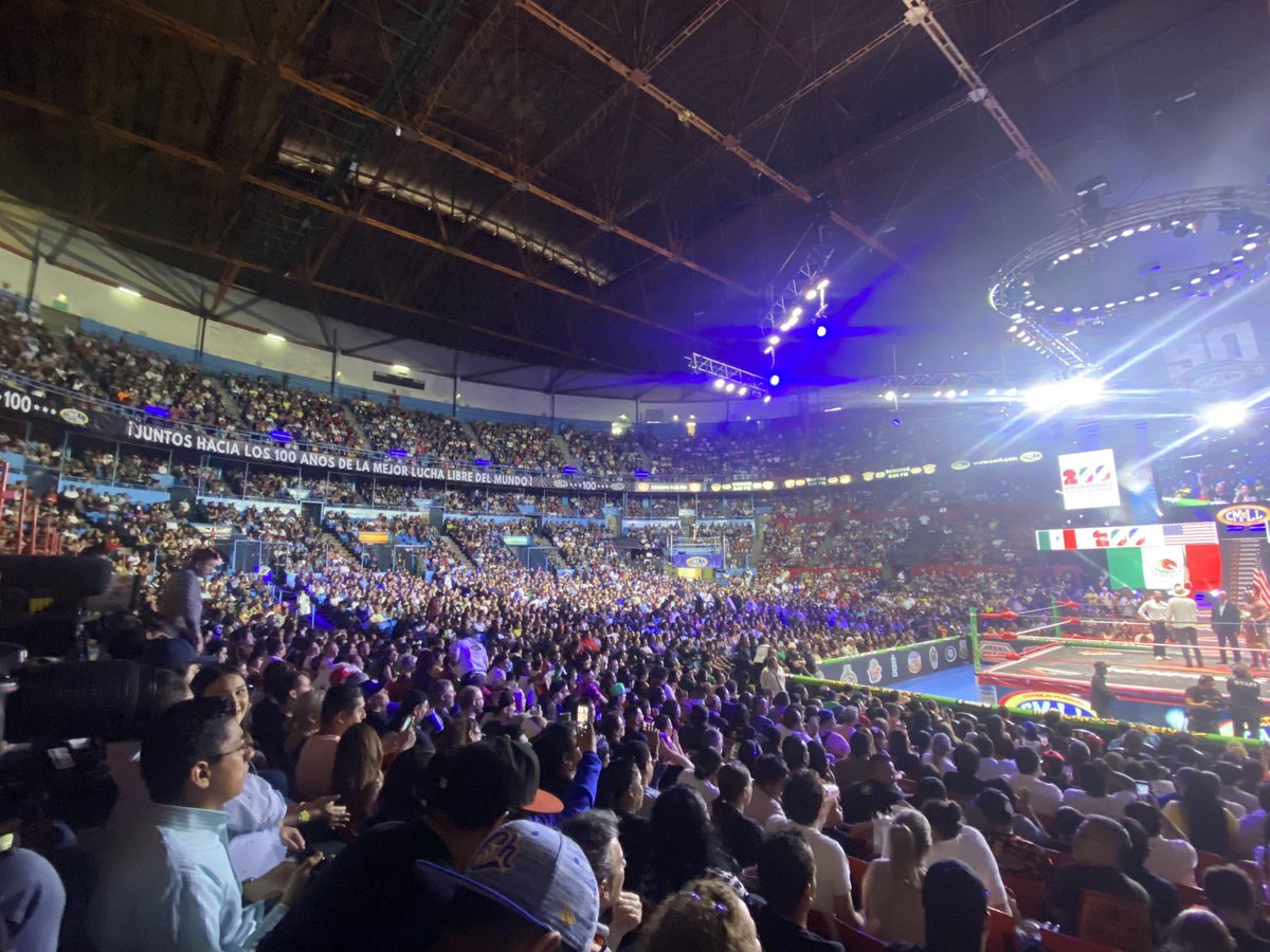 mas_lucha's tweet photo. Así luce la Arena México en la función del #90AniversarioCMLL 🙌🏼 https://t.co/yDcoT3OGBn