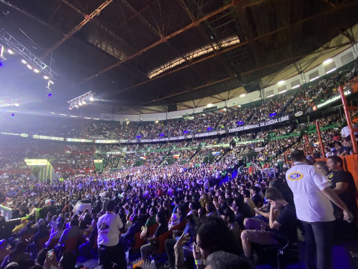 mas_lucha's tweet photo. Así luce la Arena México en la función del #90AniversarioCMLL 🙌🏼 https://t.co/yDcoT3OGBn