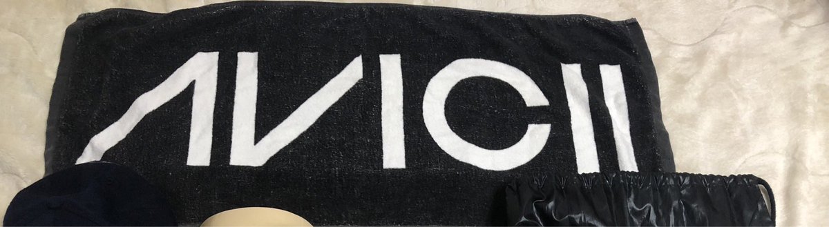 HiroLykan's tweet photo. 先日参戦した方はお疲れさまでした🙌

初老の会メンバーが「Avicii」のタオルを先日のultraで紛失しました😭
まだ、インフォメーションには届いてないので「拾ったよ！」、「スタッフに渡した」って人がいたら私にご連絡ください🙇‍♂️#ultrajapan
リポスト（リツイート）希望
ご協力お願い致します🙇‍♂️ https://t.co/TUhuAQ8dpQ