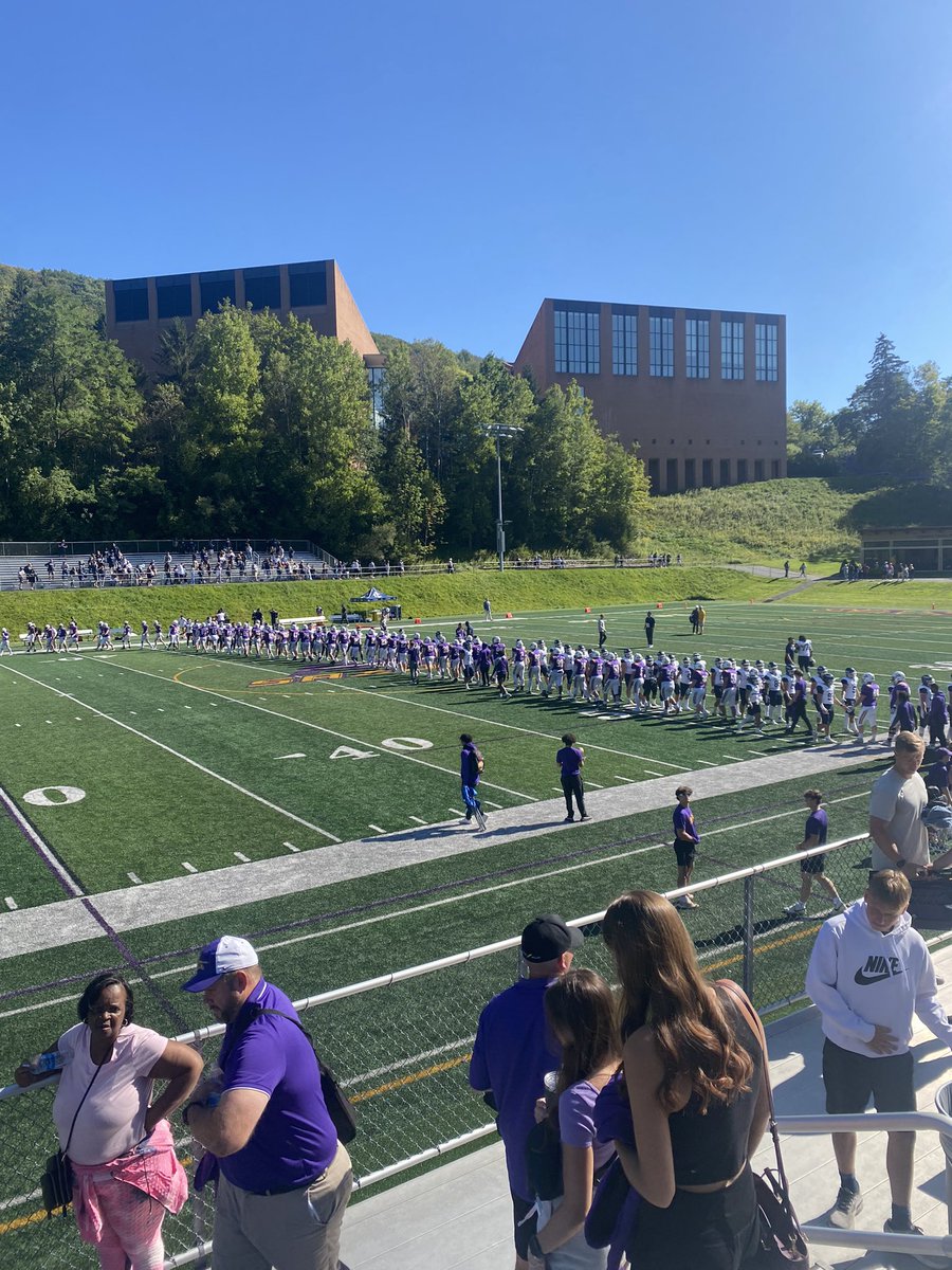 DeAriusScales13's tweet photo. Had a great time at the @AUSaxonFootball VS @IthacaBomberFB game thanks to @CoachMilesAU for the game day visit invite, it was much appreciated and I will absolutely be back for an official visit https://t.co/44hKmhXn8e