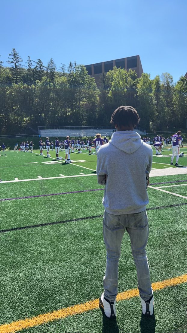 DeAriusScales13's tweet photo. Had a great time at the @AUSaxonFootball VS @IthacaBomberFB game thanks to @CoachMilesAU for the game day visit invite, it was much appreciated and I will absolutely be back for an official visit https://t.co/44hKmhXn8e