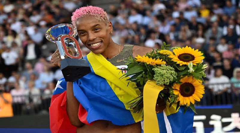 Yulimar Rojas se convierte en tricampeona de la Liga Diamante

#VenezuelaEsÚnica

vtv.gob.ve/yulimar-rojas-…