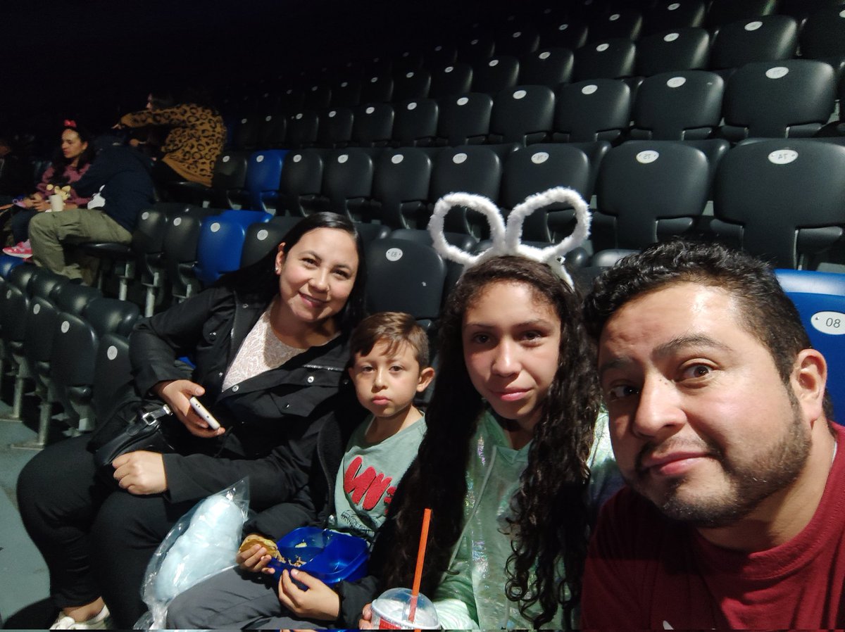 _Nelman's tweet photo. #DisneyOnIce #Bogota #Colombia https://t.co/JvyQExO6a4