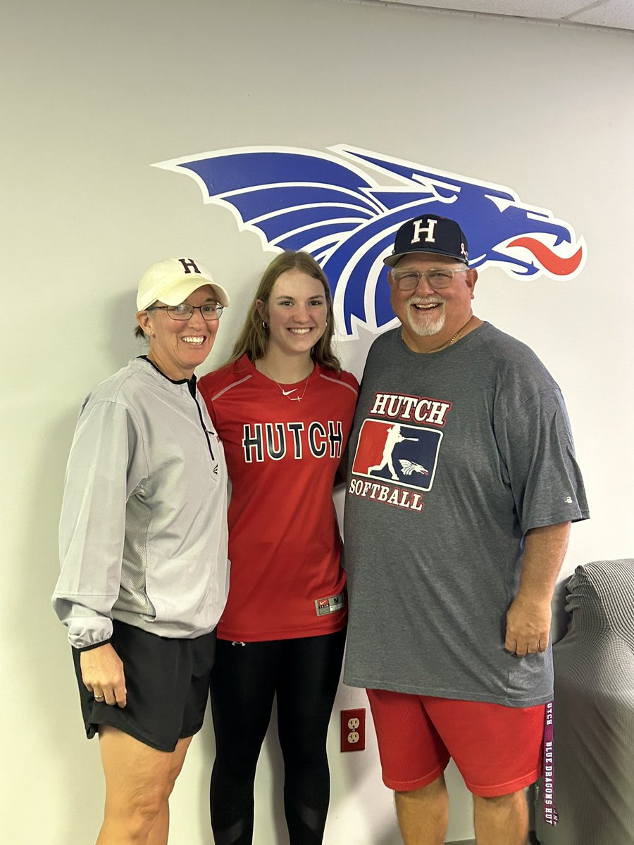 paigethexton3's tweet photo. I had an amazing time learning about @HutchSoftball ! Thank you @JaimeRose6504 and Coach Ray for having me out and giving me an opportunity to continue what I love too do! #BreatheFire ❤️💙
@KSRenegades_BPF https://t.co/auYRZCgJCq