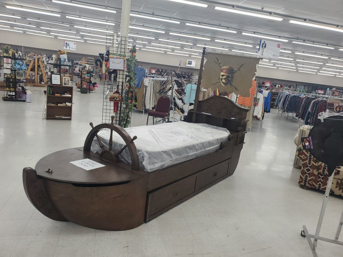 equine__dentist's tweet photo. i’m plundering that booty on the pirate ship bed tonight https://t.co/guLv6CeZBV