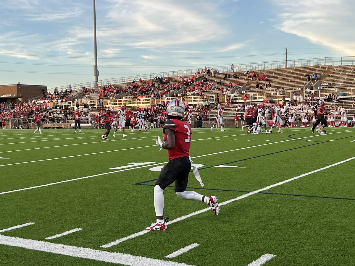 THS_Tigers's tweet photo. Farr ‘Mosses’ the defender for a 60 yd TD….Tigers up 22-0 with 5 minutes left in the 2nd quarter. https://t.co/ShnYSQxgW3