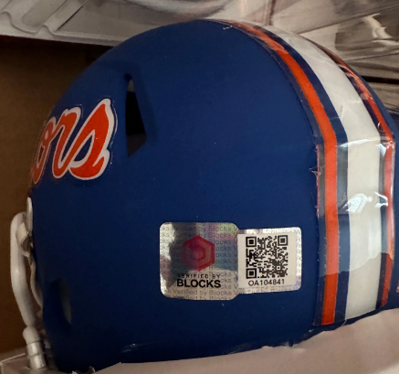 TAPinvest's tweet photo. Check out @Trevor_Etienne lighting it up today! The Florida running back has already rushed for 90 yards and a 62-yard touchdown against the Vols. 

Trevor's signed helmets are available on #HUMBL and are #VerifiedbyBLOCKS. 

#GatorNation #NCAAFootball 
https://t.co/VKbMdNHKXY https://t.co/305SC8g7y9