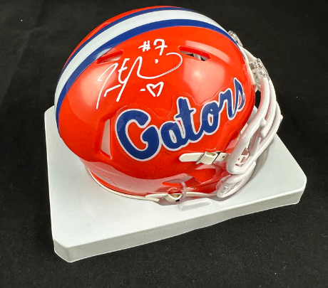 TAPinvest's tweet photo. Check out @Trevor_Etienne lighting it up today! The Florida running back has already rushed for 90 yards and a 62-yard touchdown against the Vols. 

Trevor's signed helmets are available on #HUMBL and are #VerifiedbyBLOCKS. 

#GatorNation #NCAAFootball 
https://t.co/VKbMdNHKXY https://t.co/305SC8g7y9