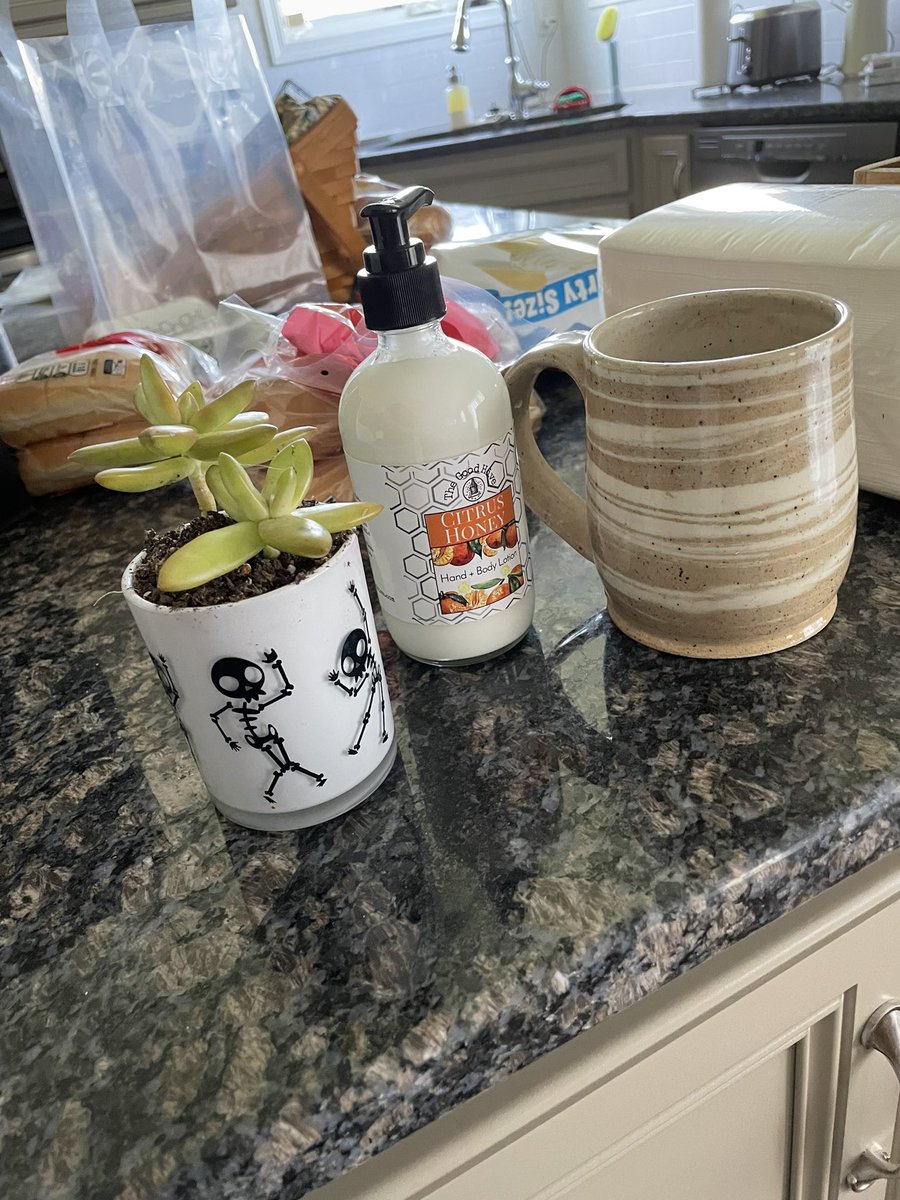 Leslie the Dice Gremlin 🖤🩶🤍💜 tweet media