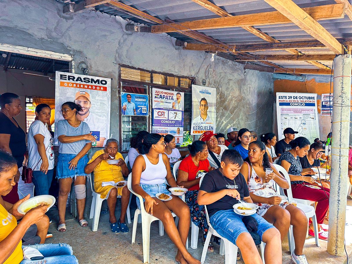 JulioHoyosz's tweet photo. En el día de hoy estuvimos con nuestros amigos del Barrio Mocari, hablando sobre mis cinco propuestas ❤️💙🙌🏻  agradezco a todos su apoyo 

#monteriaeducayemprende https://t.co/qOwLDeu9ky
