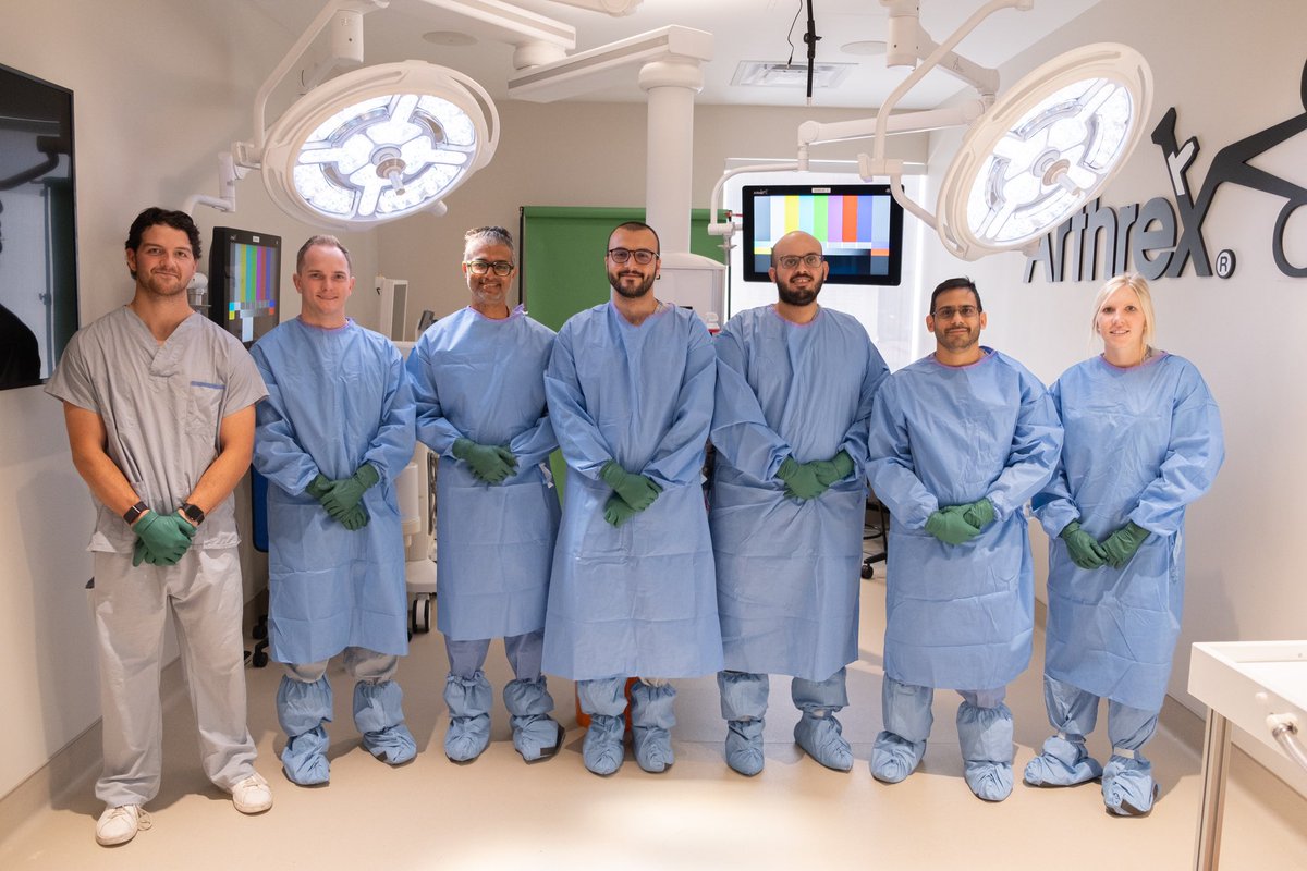 upper_mac's tweet photo. A great #fellows lab - much thanks to our Faculty and @TMG_Canada @ArthrexMedEd for the educational support ! 

@mac_ortho @McMasterPGME @McMasterSurgery https://t.co/92WMNUEqbt
