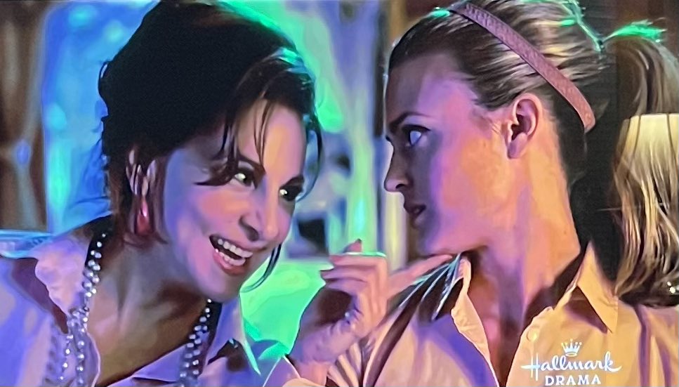 KelleBleschke's tweet image. Cats out of the bag!!
@kathynajimy has figured it out!!
@HallmarkDrama 
#HowToFallInLove
#POstables