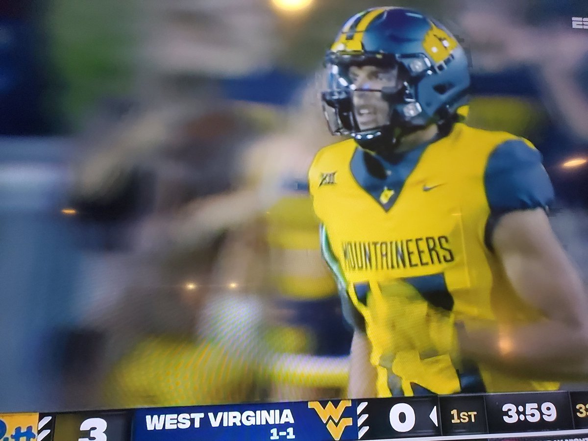 PaulPabst's tweet image. What a great uniform game Pitt-WVU is...sweet.