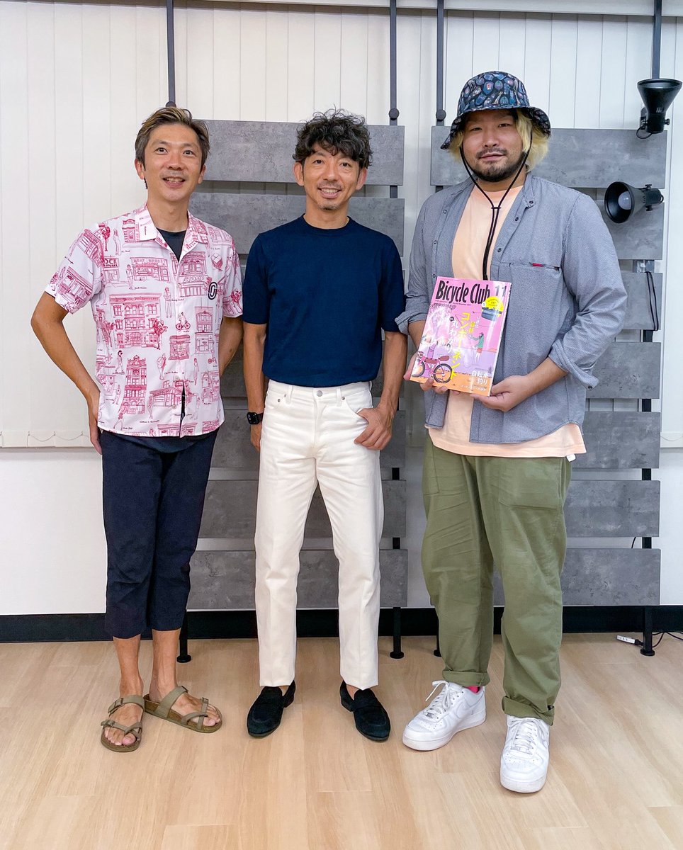 minmori's tweet photo. 今月9/20発売のバイシクルクラブ、同日リリースのポッドキャストBC STATIONに出ます！是非みんな見て（聴いて）、感想もよろしく！

バイクラでは珍しく服にフォーカスした連載をリョータが担当することになり、はえある初回に！

これはポッドキャスト収録の時。リョータとシンゴさんと。 https://t.co/tDZqeUrYto