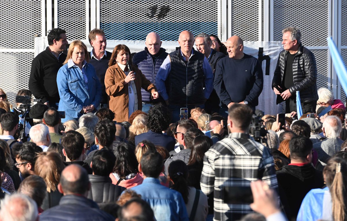VAMOS JUNTOS 🇦🇷

Lo dijo <a href="/PatoBullrich/">Patricia Bullrich</a> en su paso por nuestra ciudad: Bahía Blanca es la tierra de Juntos por el Cambio.