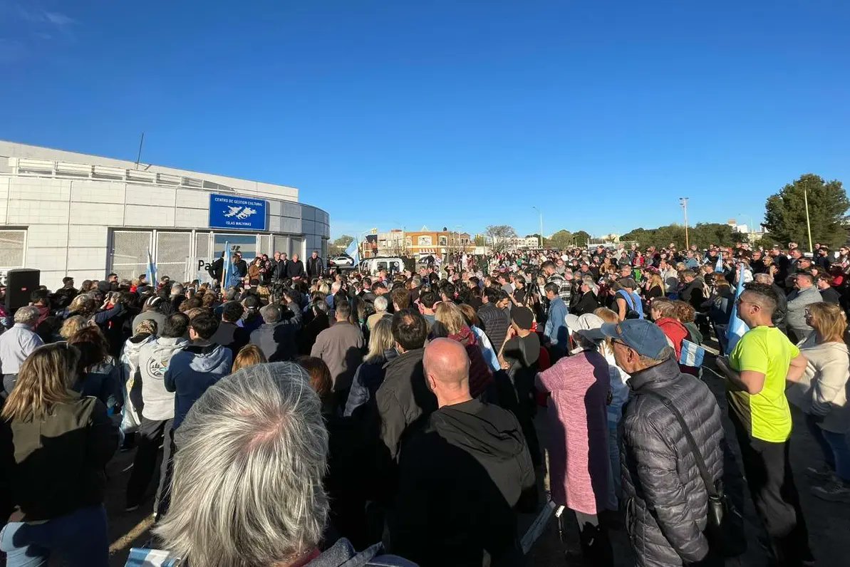 NidiaMoirano's tweet photo. Estamos acá porque tenemos lo que se necesita para gobernar el país, la provincia y la ciudad: tenemos la experiencia y las propuestas, tenemos los equipos y la firmeza para llevar adelante las medidas que se necesitan para salir del pozo en el que nos metió el kirchnerismo. https://t.co/ZHXwKwnaND