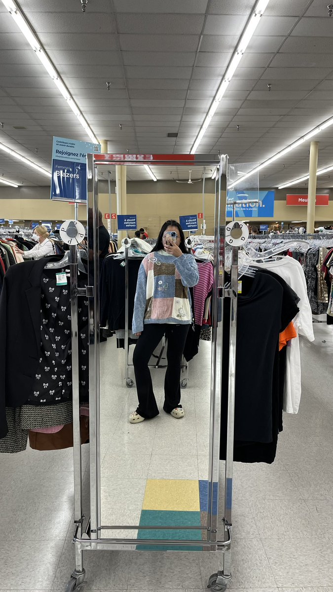 teanesssss's tweet photo. thrifted this cutie bag and sweater today!!! https://t.co/DZbDvjGe3a