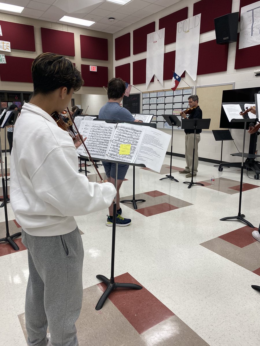 CreekOrch's tweet photo. These 3 students put in extra 🕰️ to work on their region music. Thanks  @CFISD_FineArts for allowing us to do this. Thanks @cyfairorch &amp; @CyWoodsOrch for hosting. Thanks to all the hs orch directors for coordinating this &amp; working this event. @jmtz10403 #orchestra #lobonation https://t.co/HZ4anLDmHQ