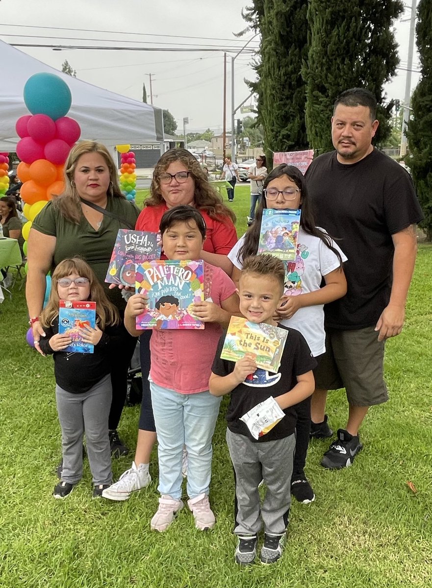 profe_c's tweet photo. Beautiful day in Pico Rivera to Kick-off #HispanicHeritageMonth Teachers, students, parents, &amp; community leaders came together for the AFTs Reading Opens the World Community Fair &amp; Citizenship Info. Session #RealSolutionsForKids #ReadingOpensTheWorld
@AFTunion 
@ElRanchoSchools https://t.co/xUwEcPFkgB