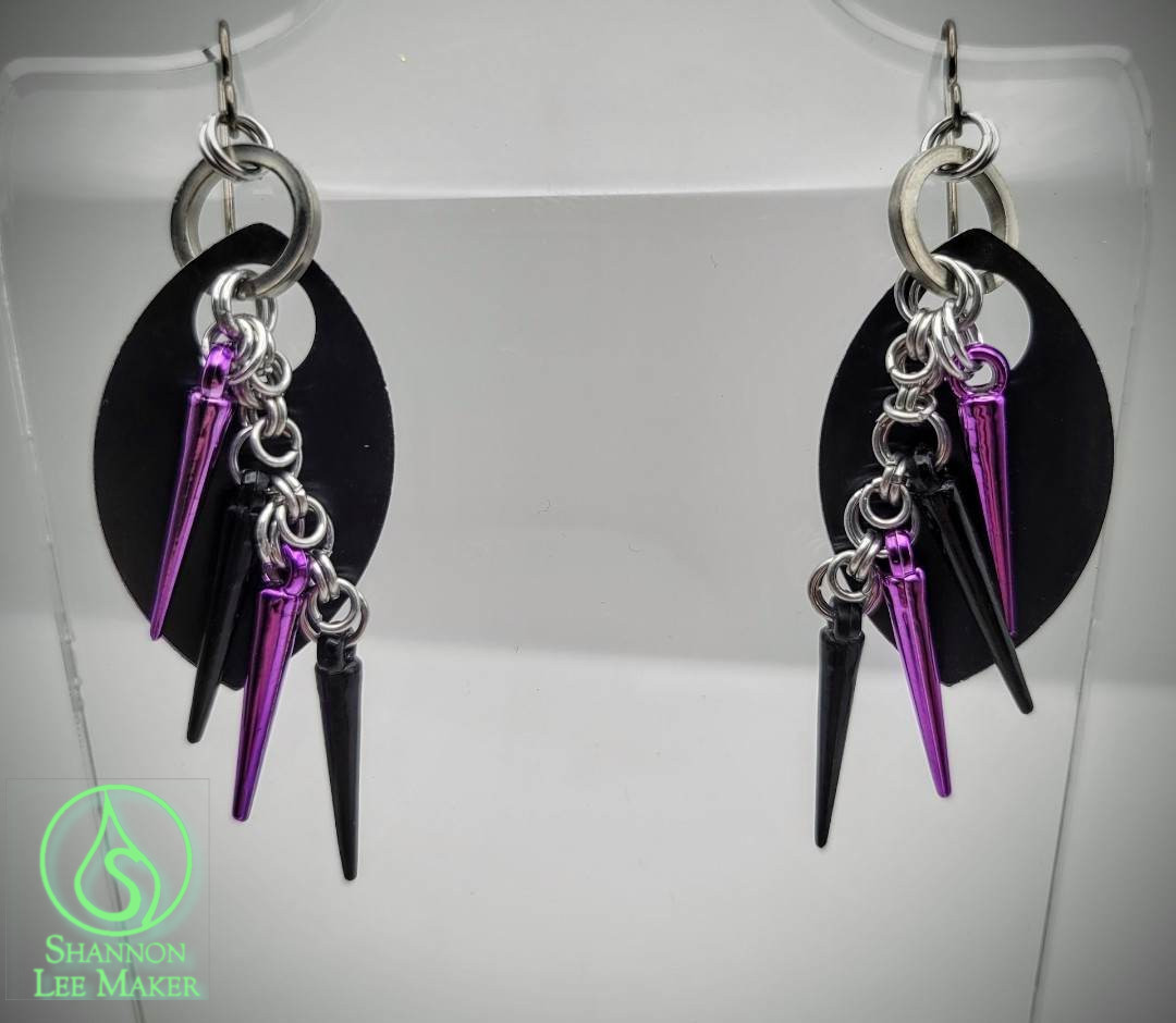 MC_Etching's tweet photo. Next booth is the marvelous metalworks, chainmailling &amp; jewelry craft of the wonderful
@OdditiesLee

Many beautiful pieces for sale as well as the potential for a custom commission can be found at ~ https://t.co/pQpLjZjDRL https://t.co/ouTM3JLkx5