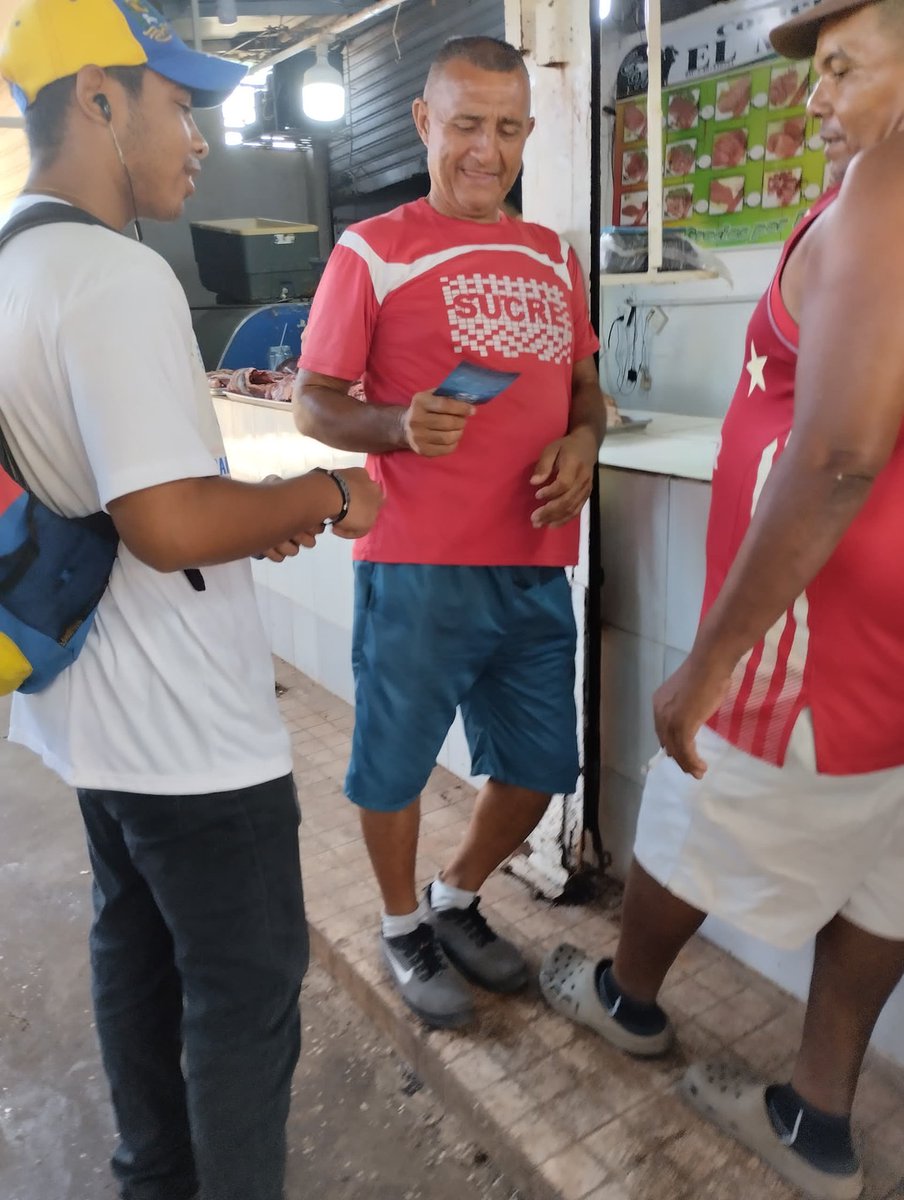 Hoy 16/09/23 parte de la Juventud del partido Acción Democrática en Resistencia, nos trasladamos al Mercado de Municipal de Carúpano a llevar el mensaje de nuestro Candidato Presidencial <a href="/prospericarlos/">Carlos M. Prosperi</a>, <a href="/VictorVargasLV/">Víctor Vargas</a>, <a href="/PieroMaroun/">Piero Maroun</a>, <a href="/edgargarcia7/">Edgar Garcia Peña</a>, <a href="/jejumarti/">Jesus J Martínez</a>.