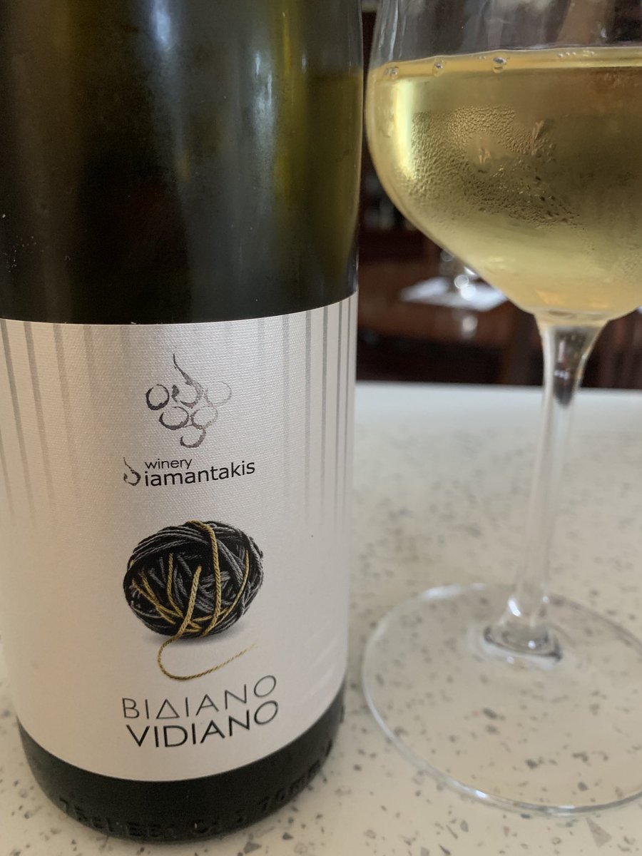 rico_stathis's tweet image. Lemon sole filets, scampi shallots &amp;amp; tomato French beans &amp;amp; asparagus on the side #vidiano in the glass from my favourite #Cretan winery