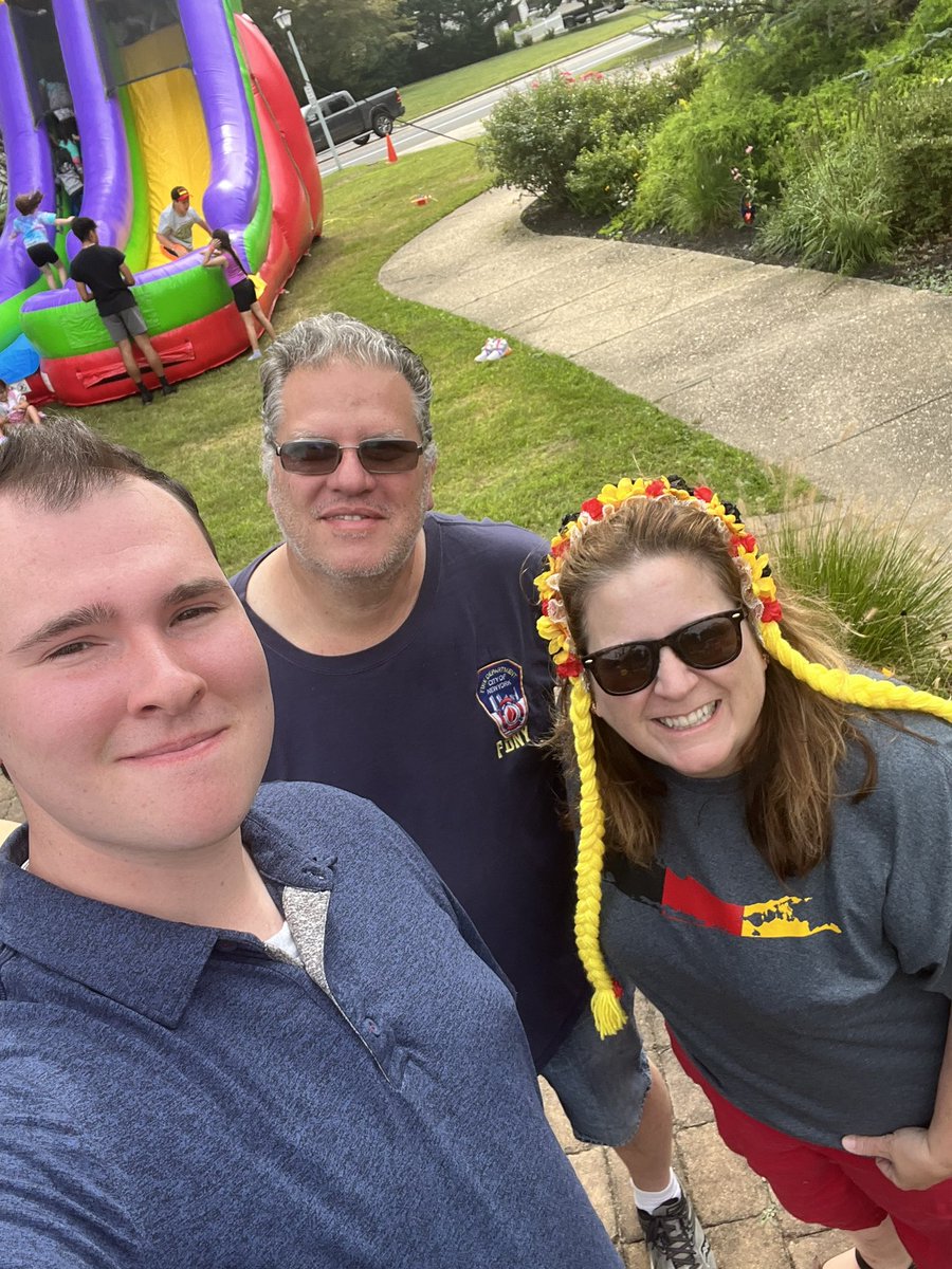 MattKelly55's tweet image. @FrauCulloton GERMAN FEST 2023 🇩🇪
#bestgermanteacher #westsidepride