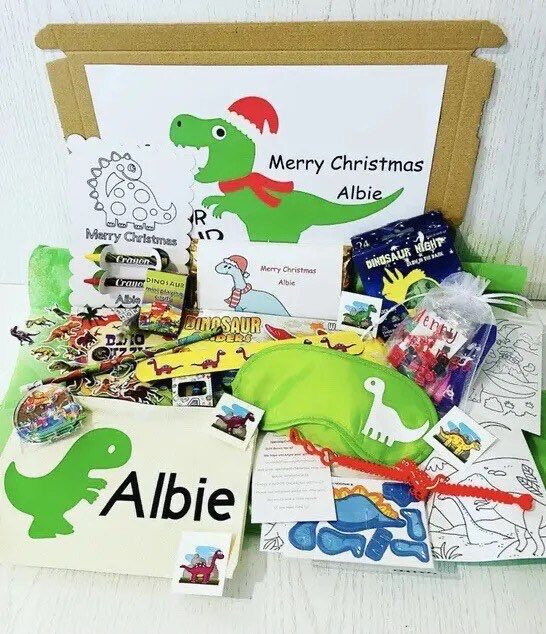 Lovely dinosaur Christmas gift. Personalised and great for any dino lover out there! #dinosaurgift #personalisedgift #dinosaur #boyschristmasgift #girlschristmasgift #dinogift #dinosaurpencilcase specialgifts58foryou.etsy.com/listing/969039… #etsy #christmas