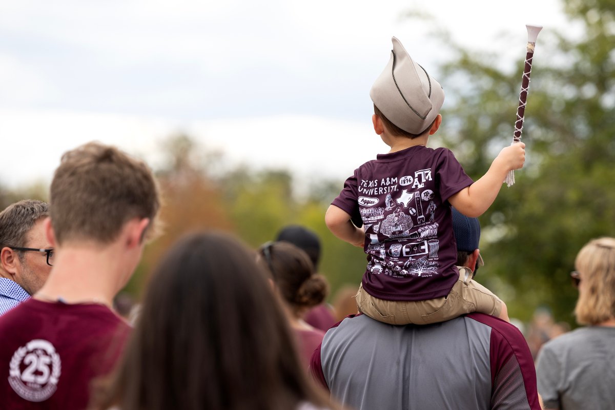 TAMU's tweet photo. Raisin 'em right. #BTHOULM https://t.co/qIANdRf0ez