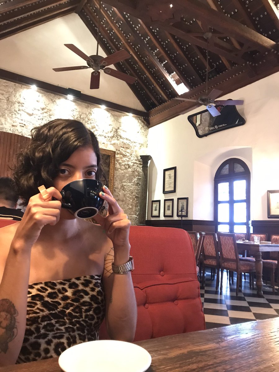 nambrenaaa's tweet photo. @jaloverde Vos vs. la primera canción en el crying mix que te compila Spotify https://t.co/2icUA5hTCr