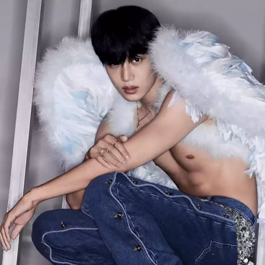 PopBase's tweet photo. ‘Rover’ by Kai of EXO has surpassed 100 million streams on Spotify.

It becomes his second solo song to surpass this milestone. https://t.co/1H7LLk9ibC