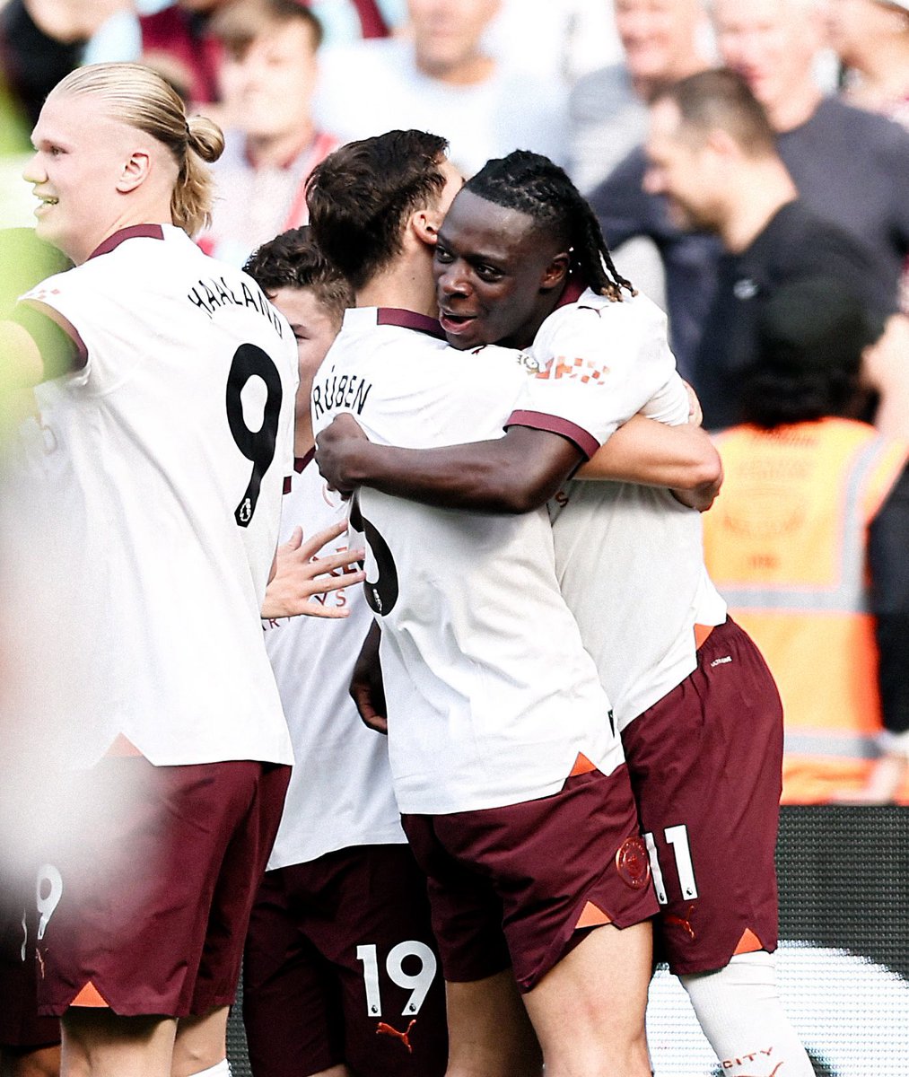 JoueursBE's tweet photo. Ruben Dias et Jérémy Doku. 🥰💙 https://t.co/wCwuXzjECv