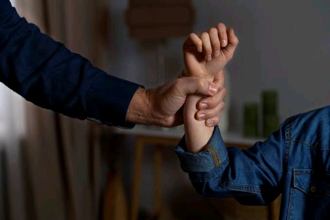 Experiencing trauma in childhood can impact the way that you form attachments in romantic relationships. #youandyourmentalhealth #childhoodtrauma #oliveprime