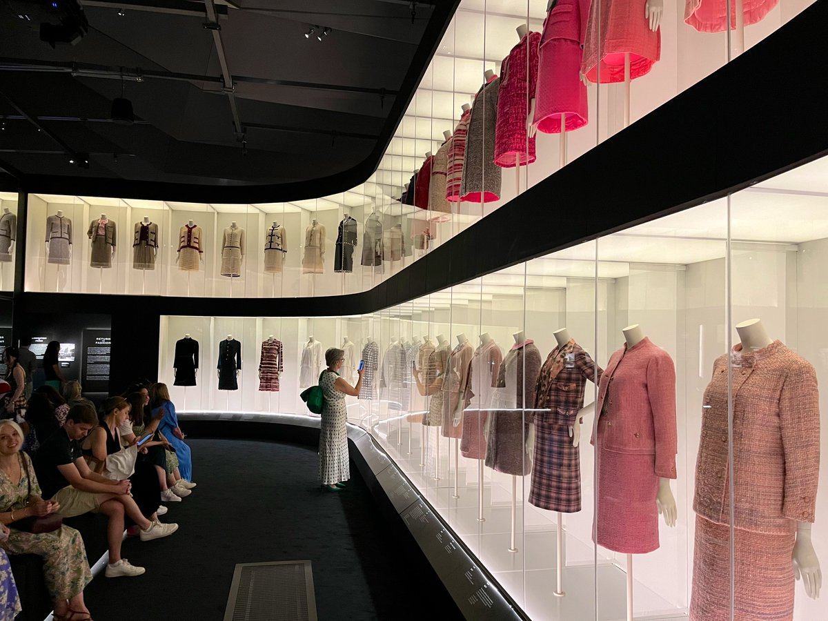 #leighinmotion #371: recommended: the #Chanel #exhibition at the <a href="/V_and_A/">V&A</a> is mind blowing even for non-fashionistas. So much incredible design, stuff, networking… #hitchhikersguidetodiplomacy
