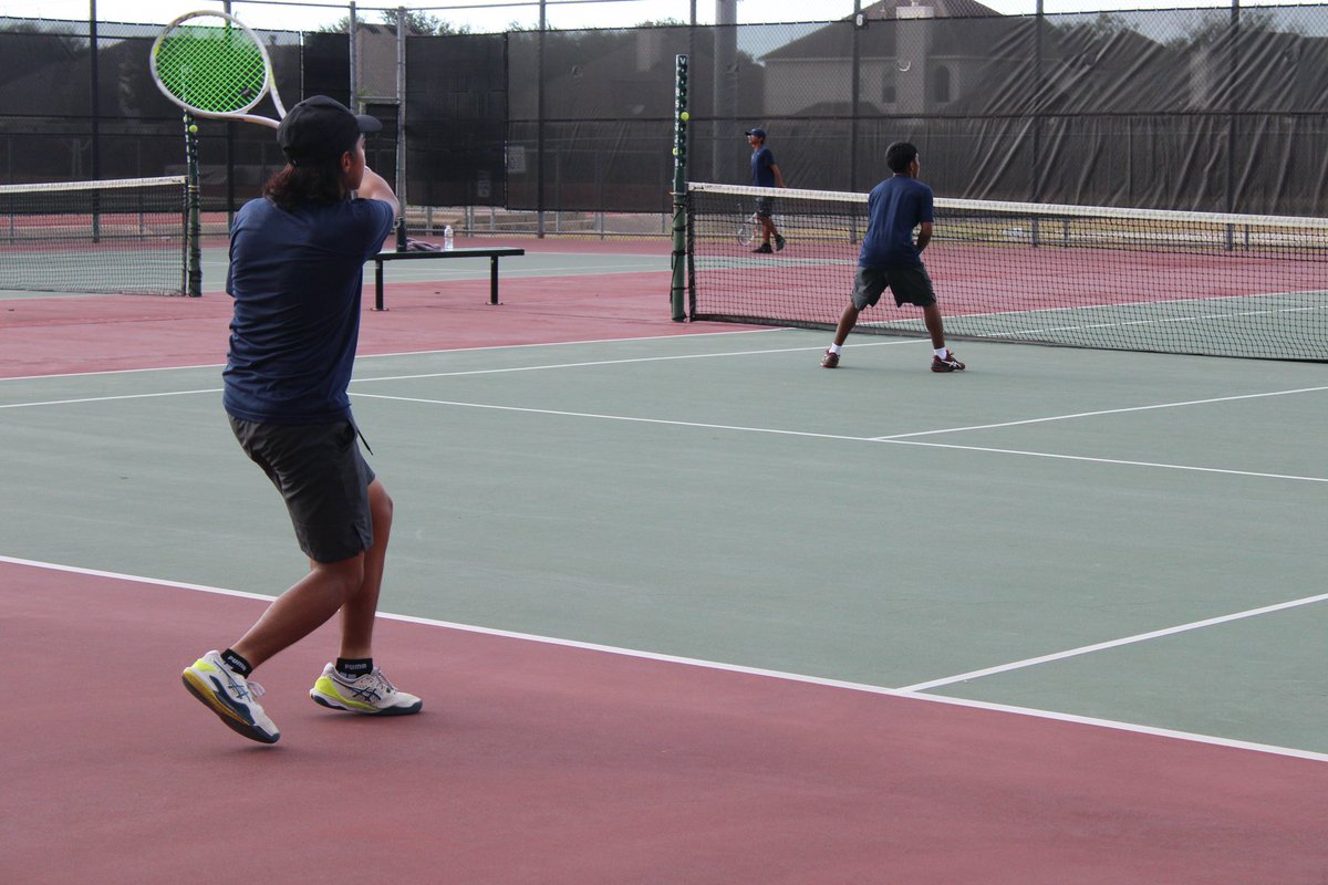 Elsik Tennis tweet media