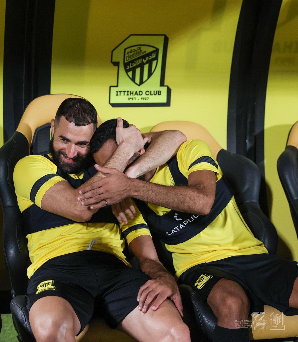 مين اللي جنب كريم ؟👀