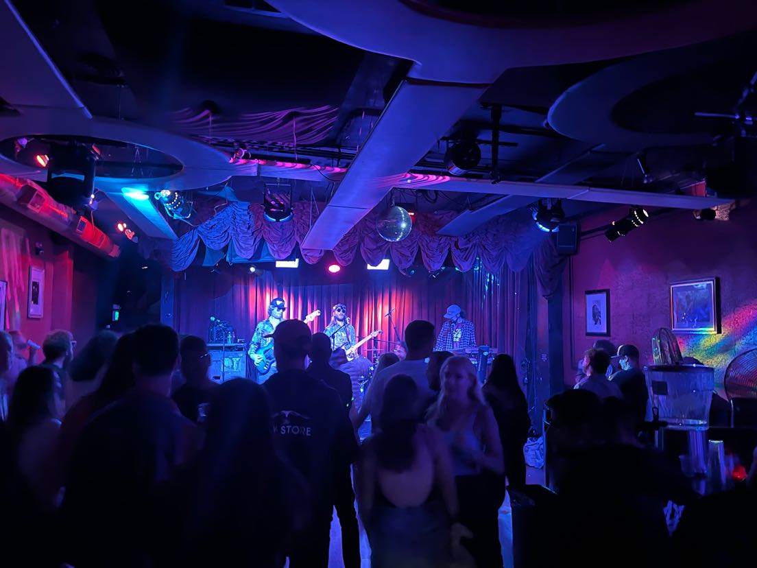 bluegyptianband's tweet photo. Last night we RAGED🔥 Thanks @BoomBoomRoomSF #blüegyptian #jamband #indiegroove #livemusic #SanFrancisco #sf #SFGiants #bayarea #boomboomroomsf #thefilmore #independentsf #phish #sfbayarea #gratefuldead #santana https://t.co/uO8Uqgb1mM