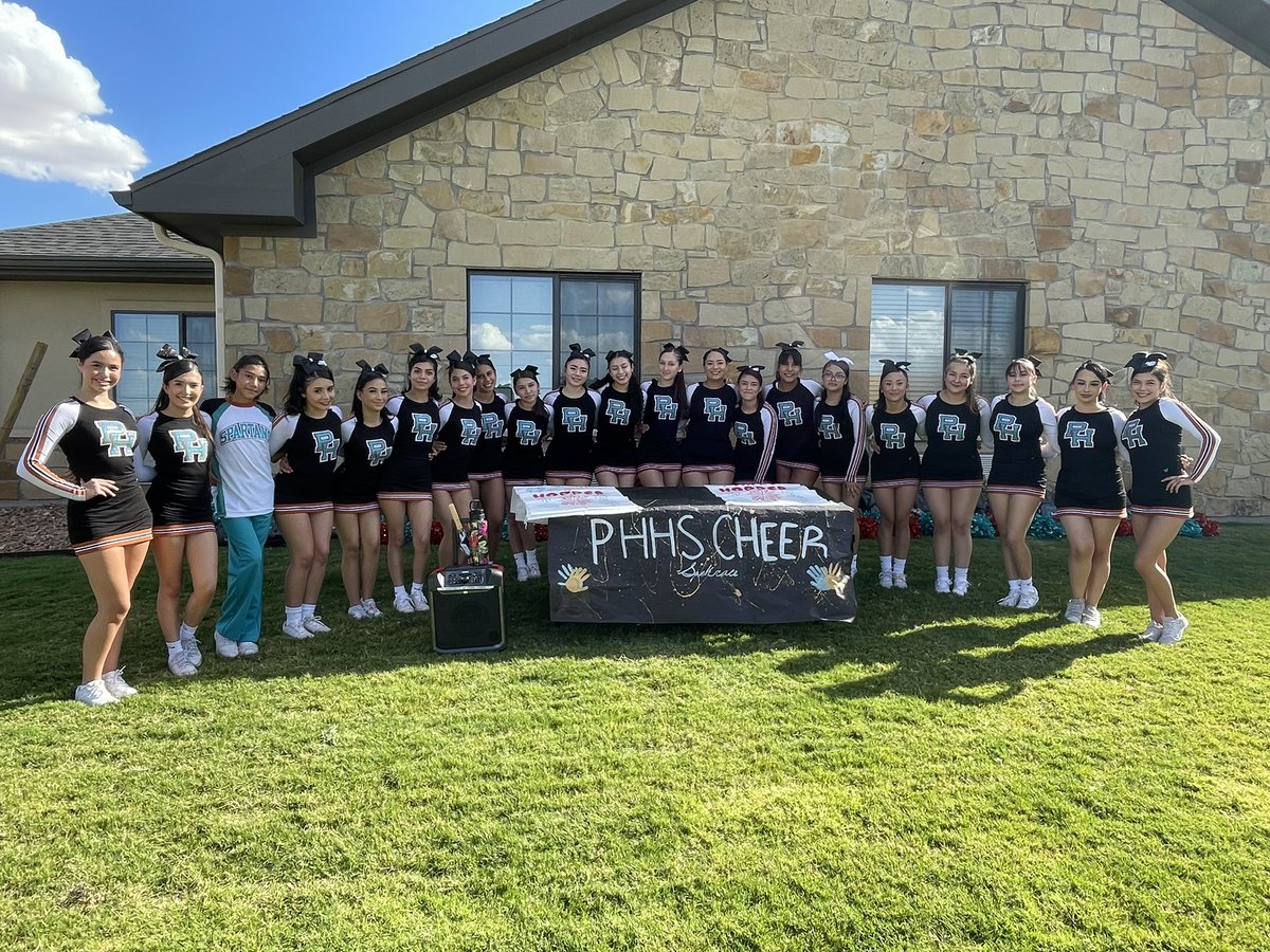jcochran_JCE's tweet photo. Thank you Tierra Este Nusing Home for inviting PHHS cheer to participate in the fun of getting out and involved in the community! #RISE #spartacheer #TeamSISD https://t.co/Gzghqnevwq