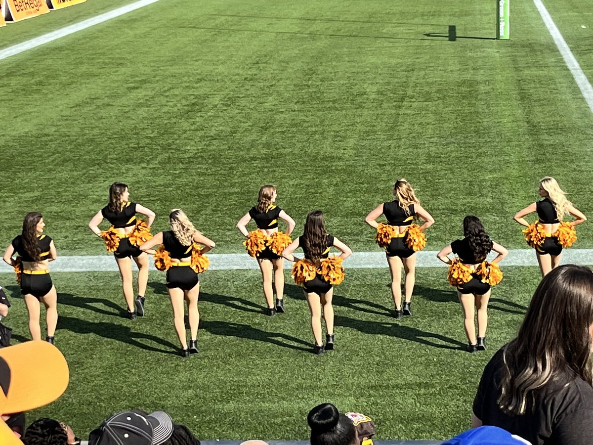 RKezama's tweet photo. Love CFL football go Cats Go!! https://t.co/9JQDSl603M