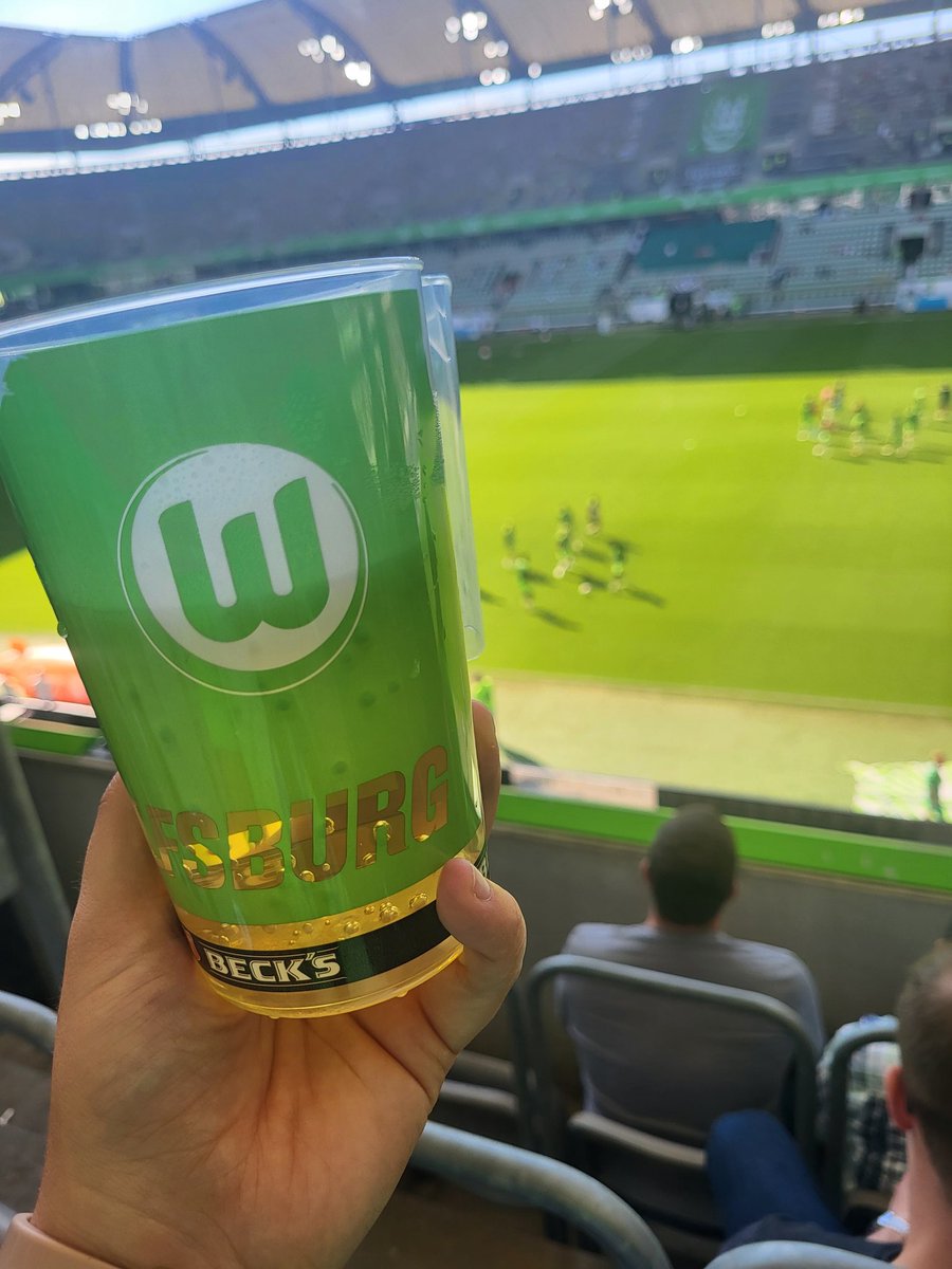AnnZeiger_'s tweet photo. Eine Liebe, die nie zu Ende geht! #VfLWolfsburg #vfl #Heimsieg https://t.co/Pcd0xG8Fld